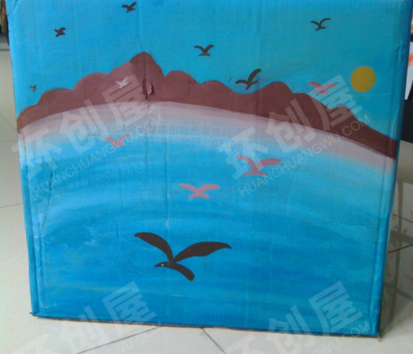 幼儿园走廊环创纸箱春天绘画图片