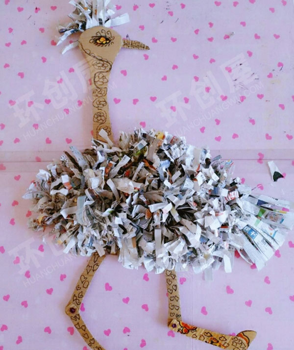 幼儿园走廊墙面报纸碎片创意动物环创图片