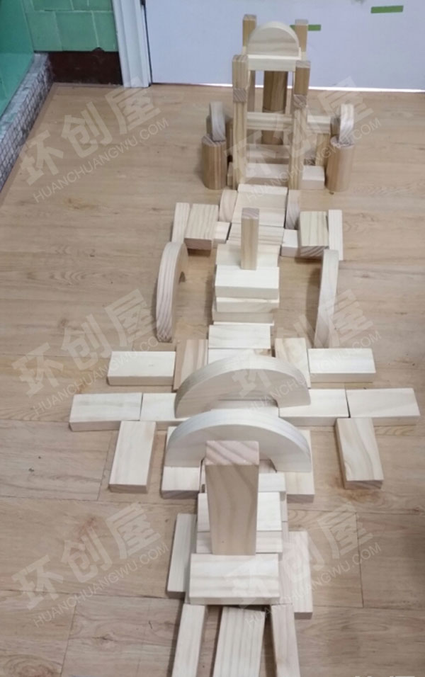 幼儿园大型积木对称城堡建构区图片
