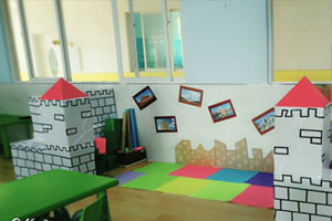 幼儿园纸箱城堡环创建构区图片
