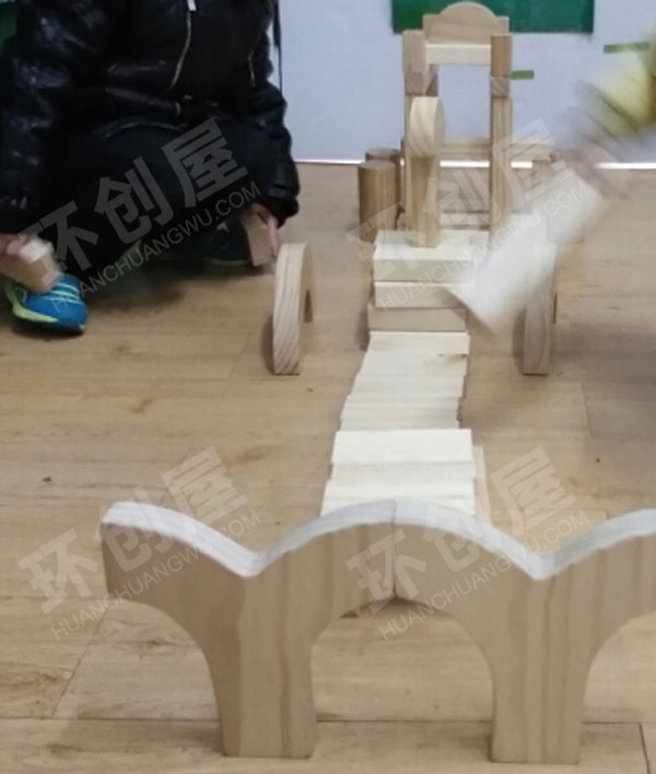 幼儿园大型积木对称城堡建构区图片