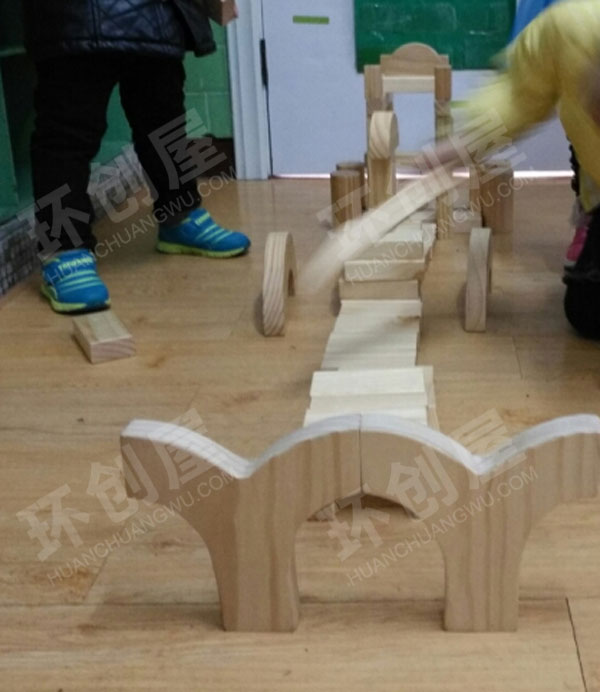 幼儿园大型积木对称城堡建构区图片
