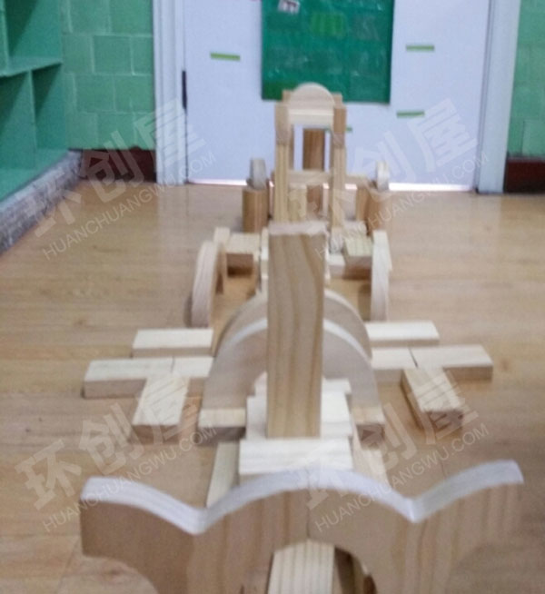 幼儿园大型积木对称城堡建构区图片