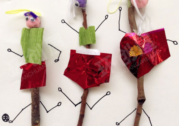 幼儿园美工区树枝卡纸绳子小人环创图片