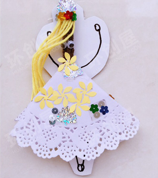 幼儿园美工区树枝卡纸绳子小人环创图片