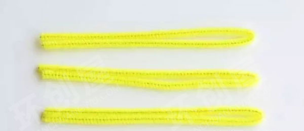 幼儿园美工区毛根编扎水仙花环创图片