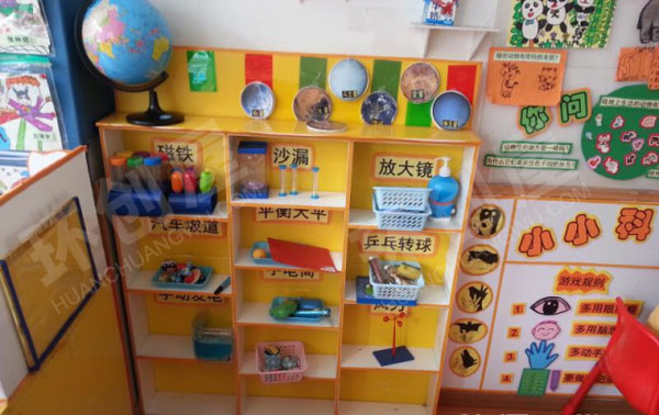 幼儿园科学区各种科学实验材料柜子环创图片