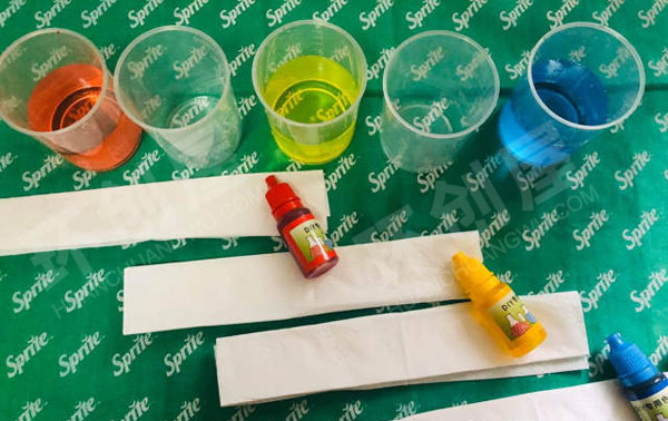 幼儿园科学区科学小课堂色彩接力环创图片