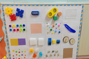 幼儿园科学区废物利用各种触摸墙环创图片