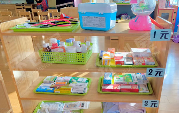 幼儿园娃娃家叮当医院环创图片