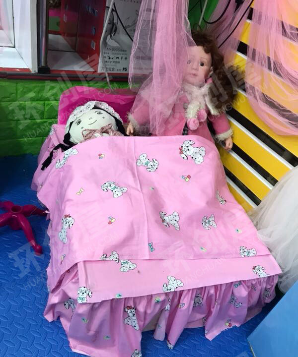 幼儿园温馨可爱粉嘟嘟娃娃家环创图片