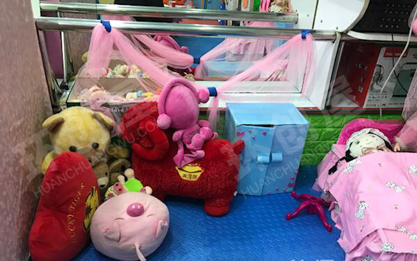 幼儿园温馨可爱粉嘟嘟娃娃家环创图片