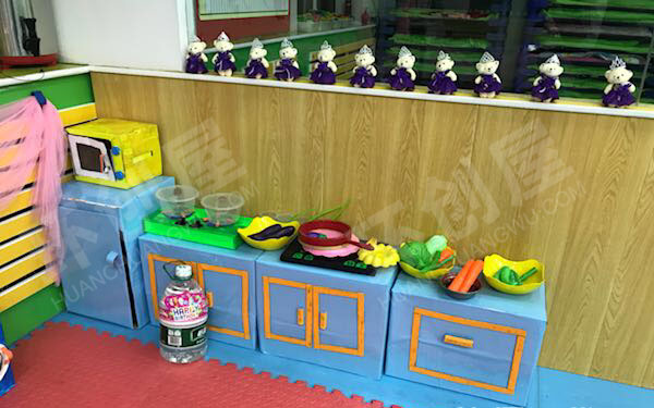 幼儿园温馨可爱粉嘟嘟娃娃家环创图片