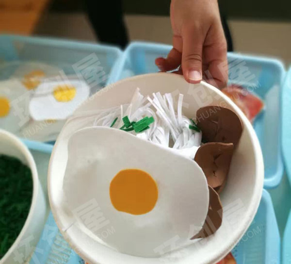 幼儿园娃娃家天香面馆环创图片