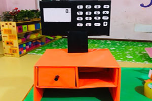 幼儿园娃娃家超市小小营业员环创图片2张
