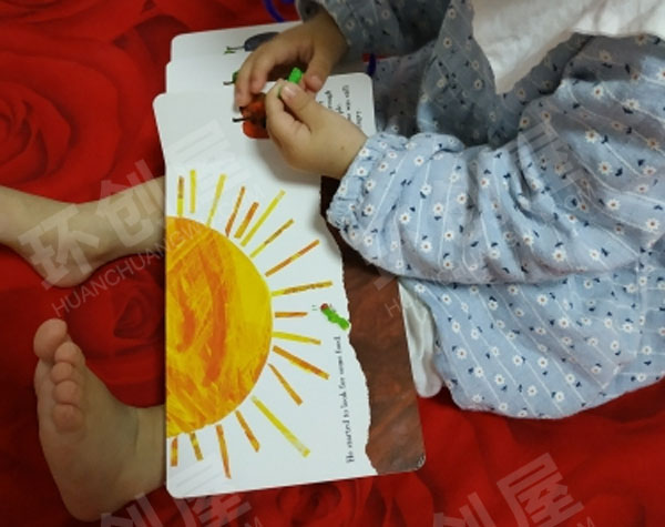 幼儿园益智区毛毛虫绘本拓展环创图片