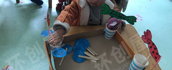 幼儿园益智区棒棒糖的快乐环创图片