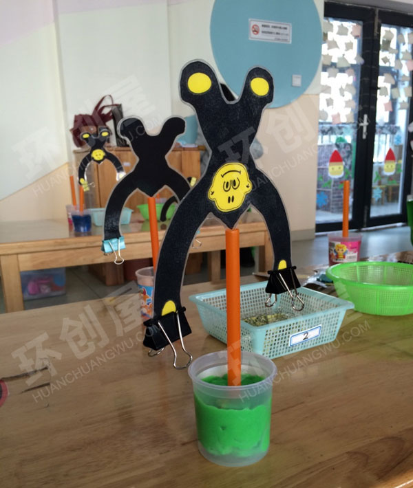 幼儿园益智区猴子捞月环创图片