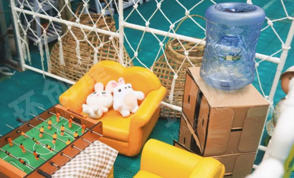 幼儿园户外长颈鹿植物园里的角色游戏环创图片