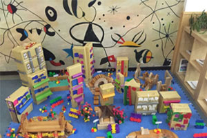 幼儿园建筑各种小创意建构环创图片7张