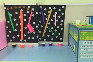 幼儿园科学区墙面比比哪个球快环创图片
