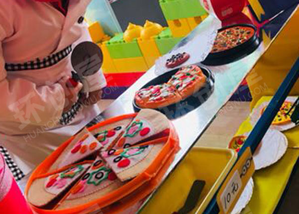 幼儿园角色游戏小黄人美食一条街环创图片