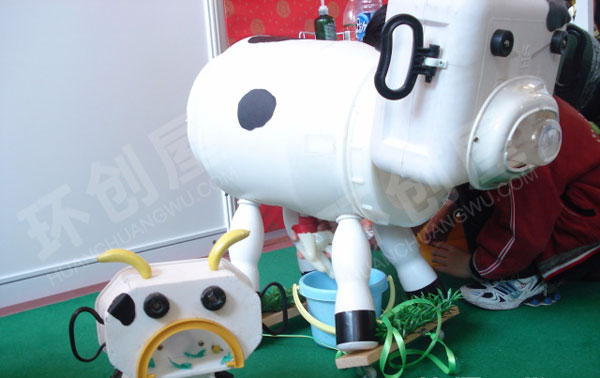 幼儿园角色游戏农家乐挤牛奶环创图片