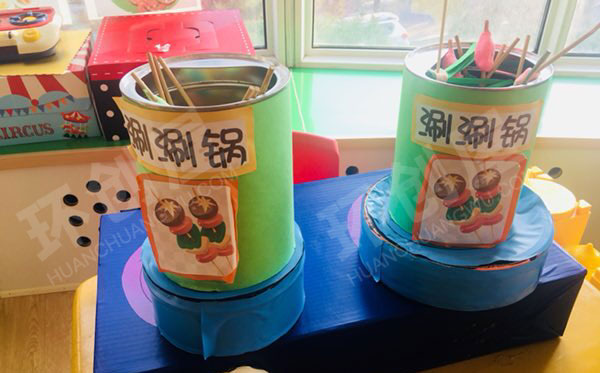 幼儿园角色游戏小黄人美食一条街环创图片