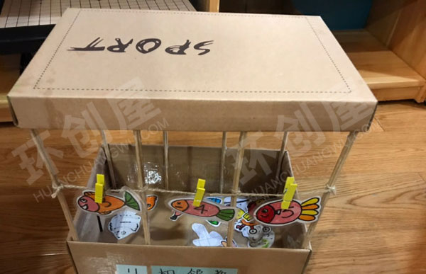 幼儿园益智区废物利用自制各种有趣玩具环创图片