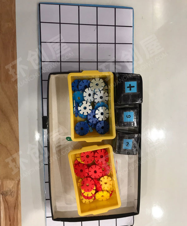幼儿园益智区废物利用自制各种有趣玩具环创图片