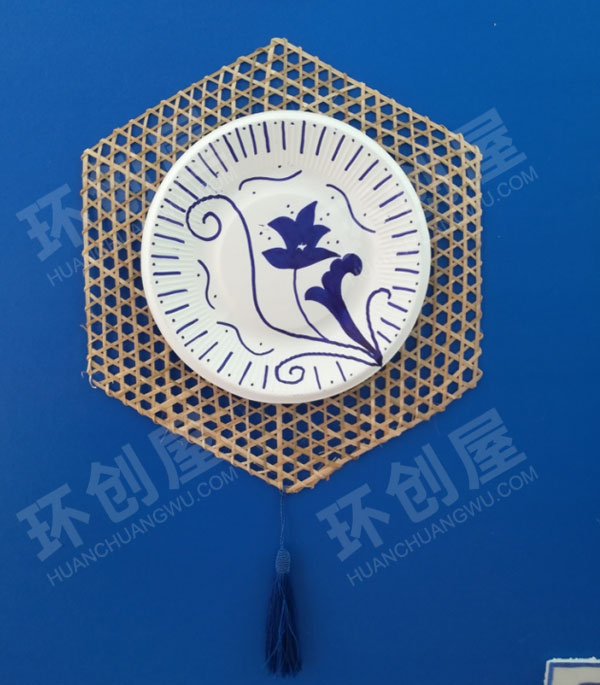 幼儿园青花瓷盘子环创墙面布置图片