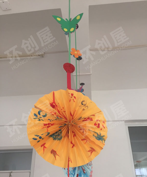 幼儿园新年花样折纸吊饰环创图片