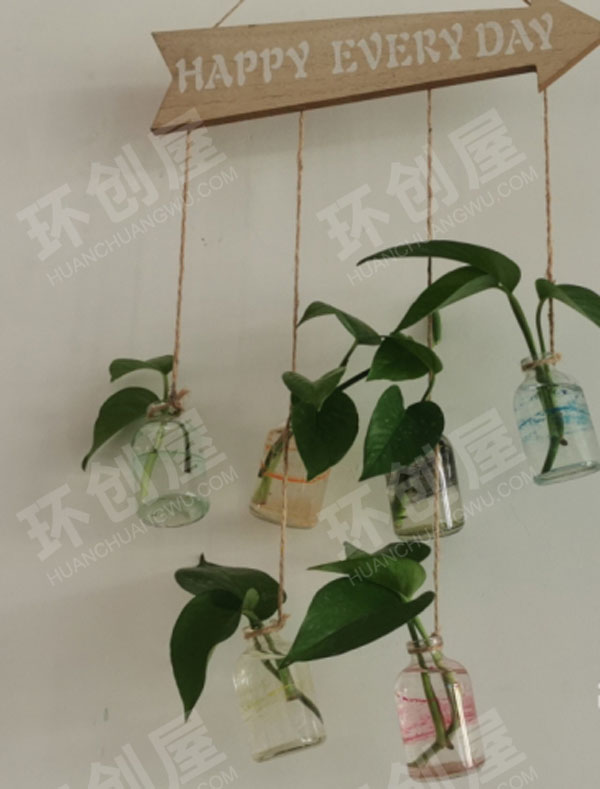 幼儿园小瓶子和木板制作的吊挂饰图片