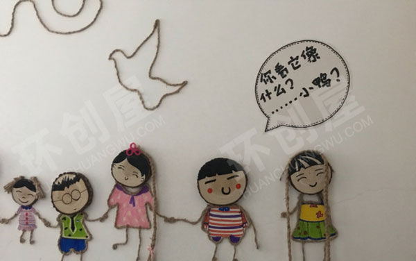 幼儿园走廊墙面环创原木片棉麻线绳小人图片