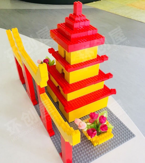 幼儿园建构区乐高老房子环创图片