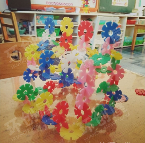 幼儿园建构区雪花片拼搭环创图片
