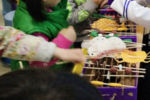 幼儿园角色游戏中华美食屋环创图片3张