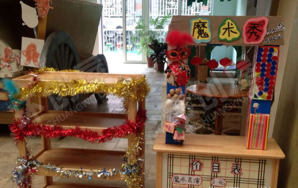 幼儿园角色游戏新年布置之庙会环创图片