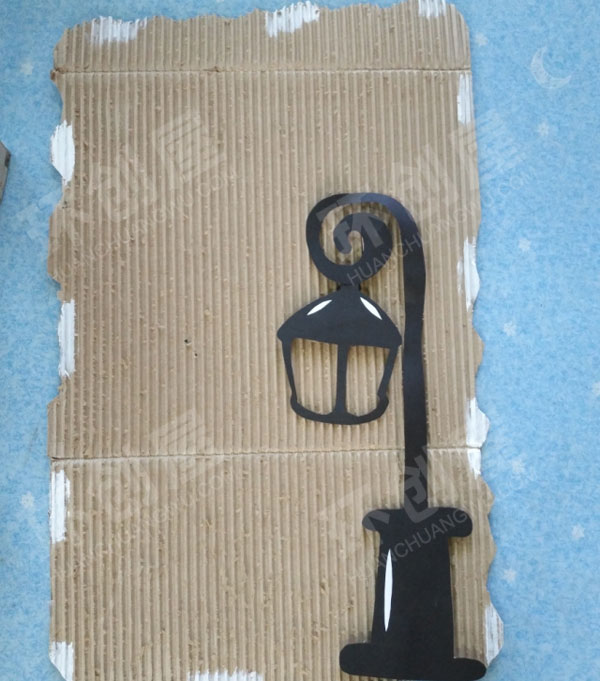 幼儿园废物利用墙面布置英伦风环创图片