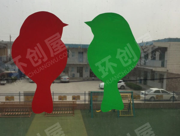幼儿园玻璃窗装饰即时贴剪小鸟环创图片