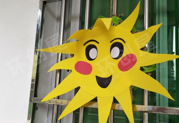 幼儿园海棉纸制作云朵教室窗户环创图片