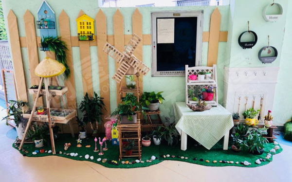 幼儿园走廊里的精美植物角环创图片