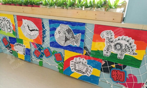 幼儿园走廊环创各种美术作品图片
