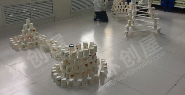 幼儿园建构区纸杯子的秘密搭建环创图片