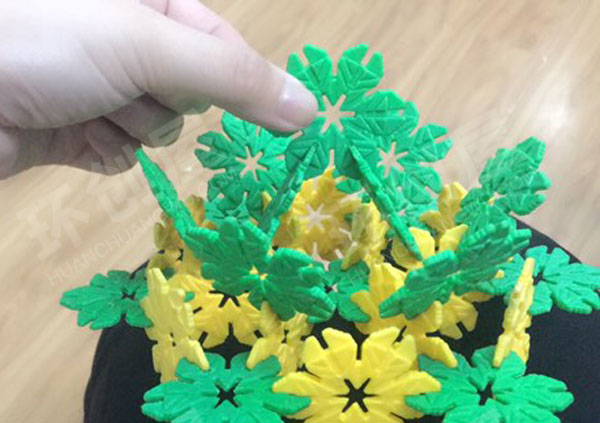 幼儿园建构区自由搭建雪花片建环创图片