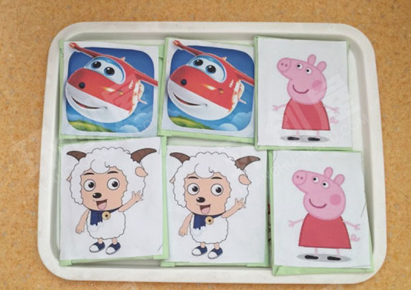 幼儿园益智区废物利用卡通卡片环创图片