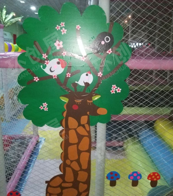 幼儿园正厅玻璃门卡通动物环创图片