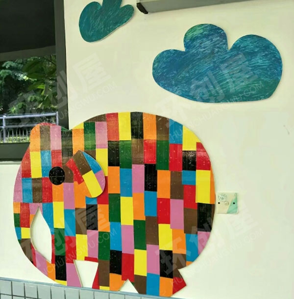 幼儿园方格子的大象艾玛走廊墙面环创图片