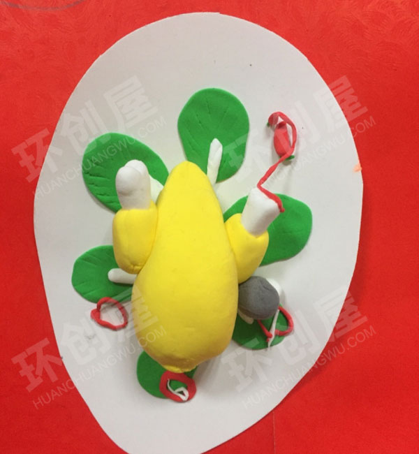 幼儿园作品展示3D超轻彩泥制作一份大餐环创图片