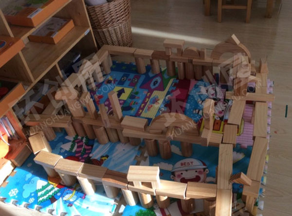 幼儿园建构区大型积木搭建环创图片